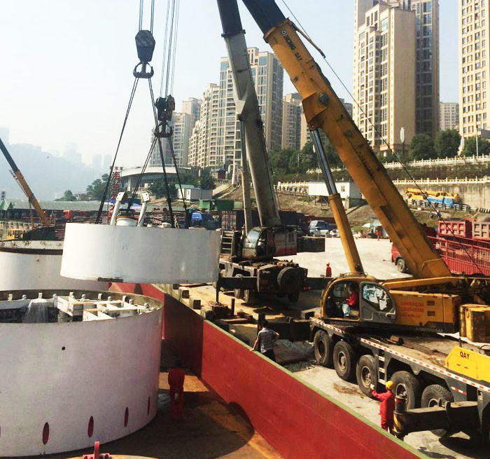 灵丘吊车作业中